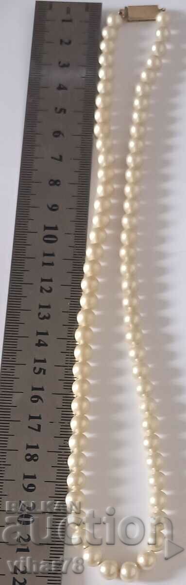 Auction  Necklace with pearls and silver clasp