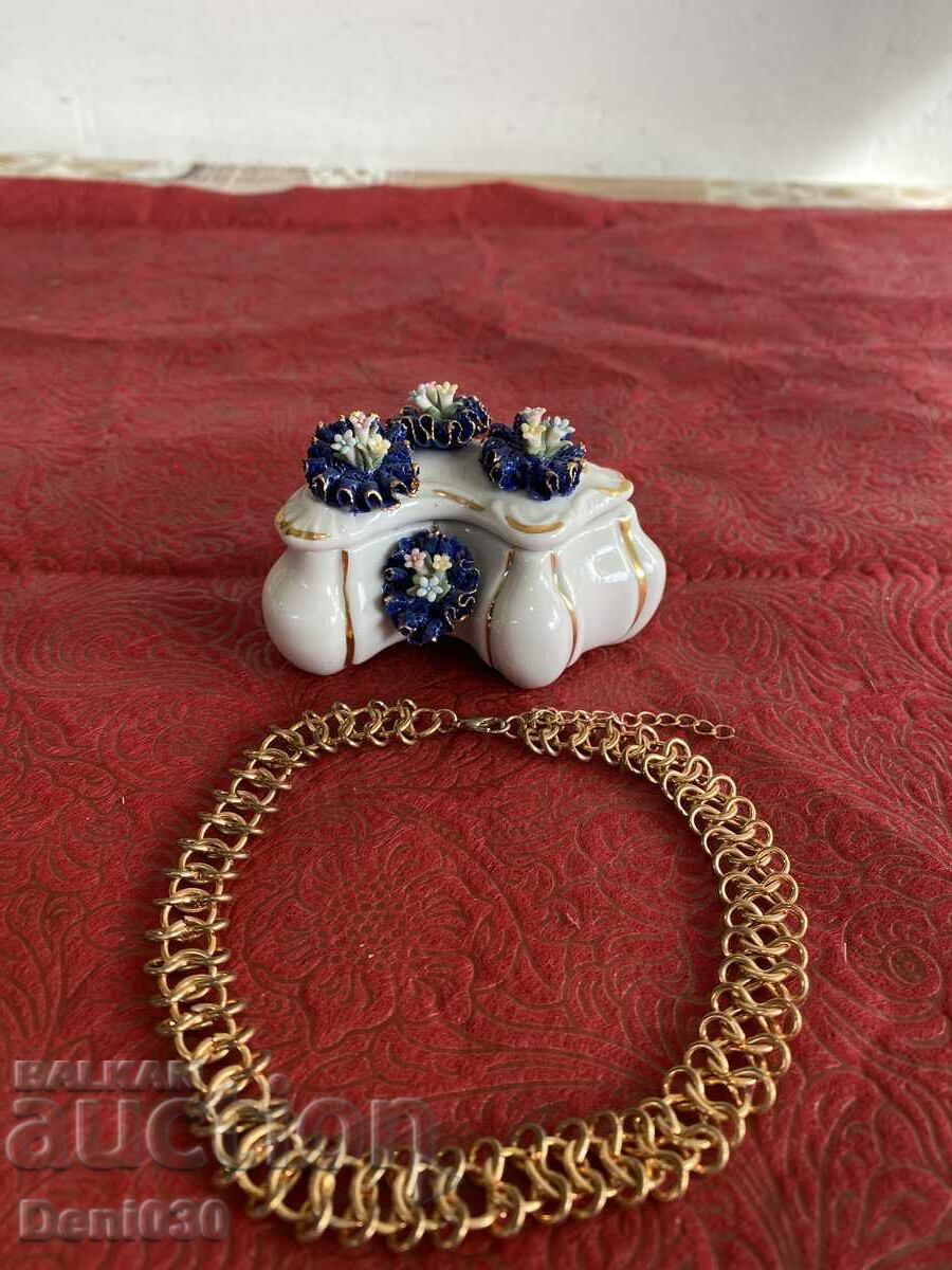 Beautiful jewelry box with marked jewelry