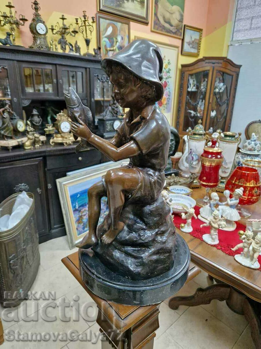 Delivery of A wonderful antique collectible bronze figure Delivery of A wonderful antique collectible bronze figure