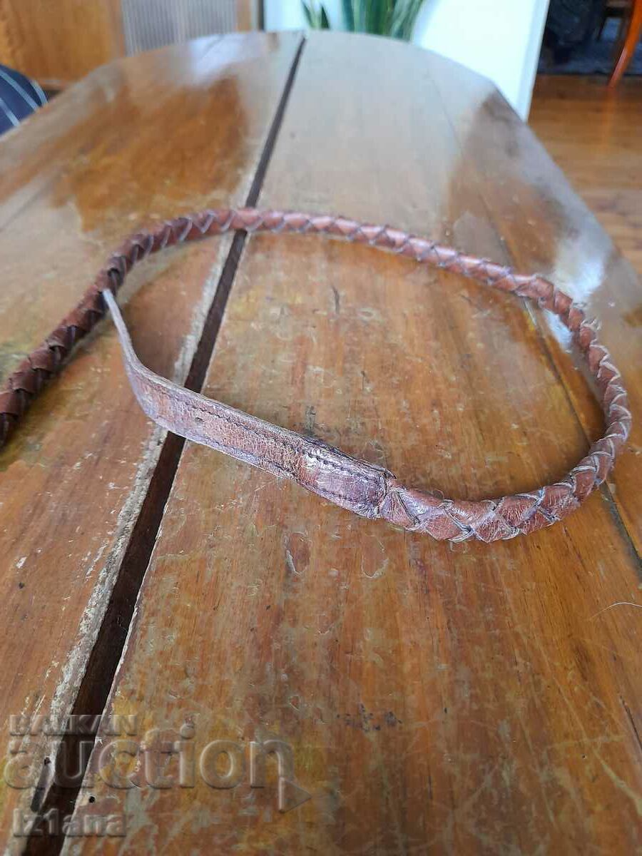 Licitație Cureaua de piele pentru femei in varsta Licitație Cureaua de piele pentru femei in varsta