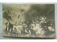 Fotografie veche - satul Vetren, 1927 - femei și bărbați în costume populare
