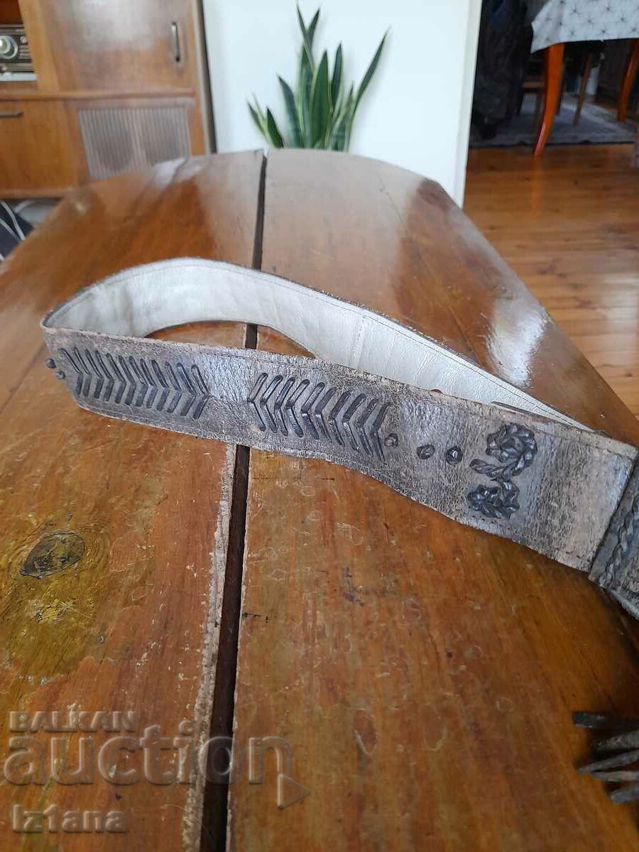 Licitație Cureaua de piele pentru femei in varsta