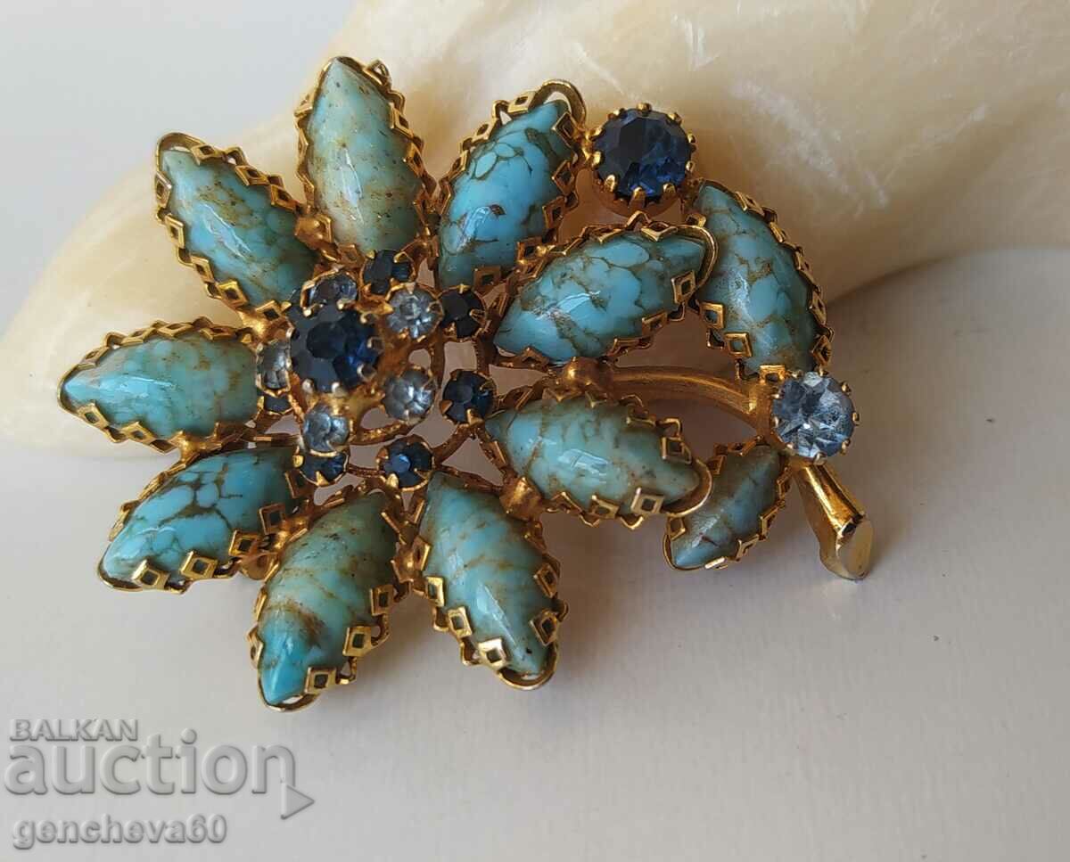 Beautiful brooch with turquoise, crystals, gold toned