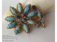 Beautiful brooch with turquoise, crystals, gold toned
