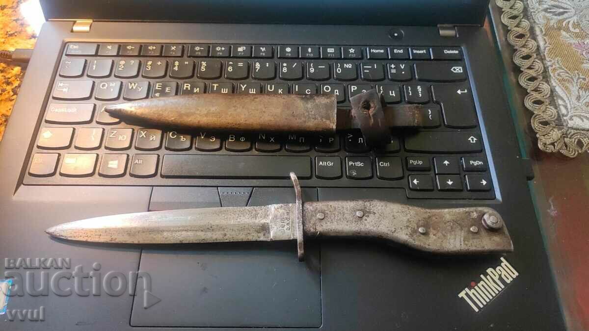 Trench knife.