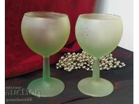 Crystal glasses with high chair
