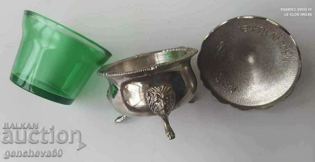 Auction Old three-piece lion-head vessel Auction Old three-piece lion-head vessel