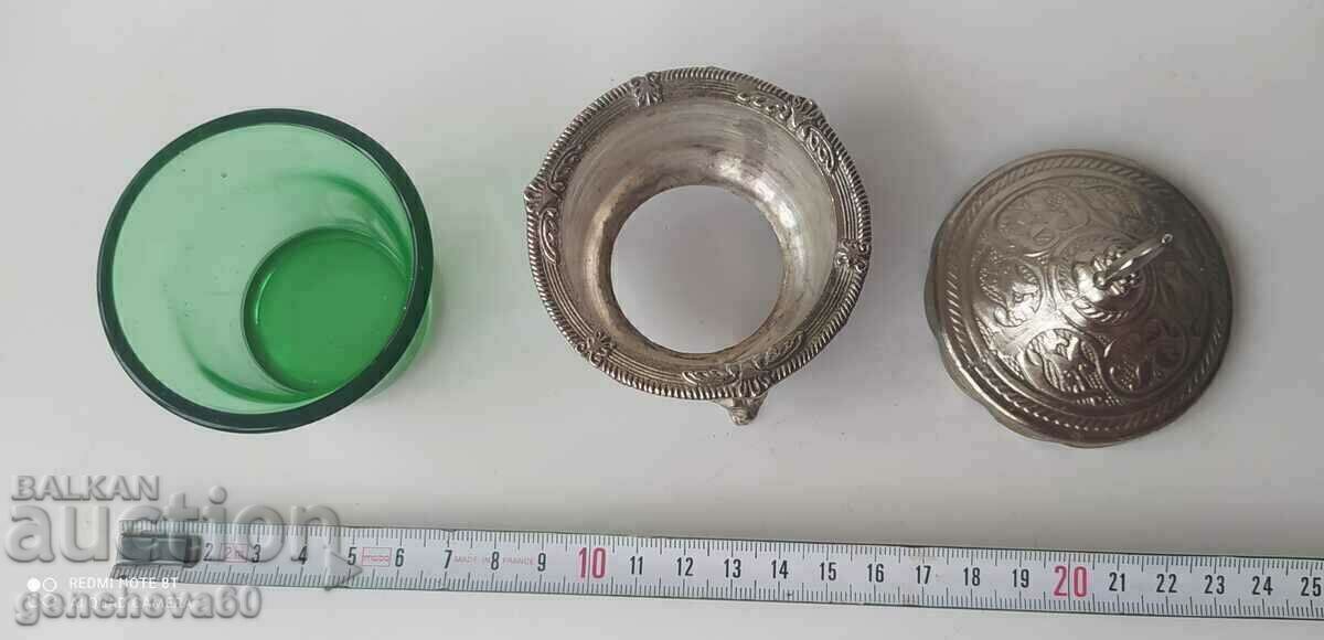 Delivery of Old three-piece lion-head vessel Delivery of Old three-piece lion-head vessel