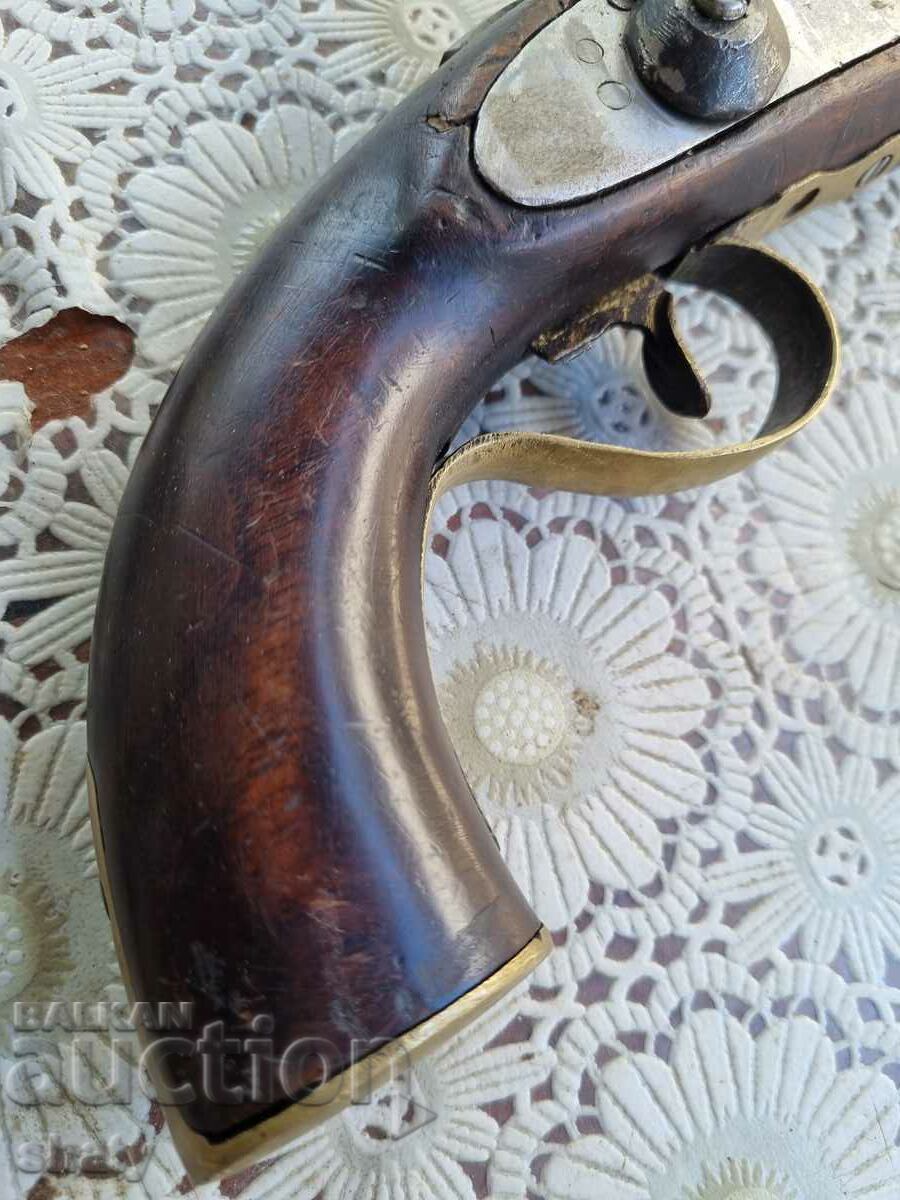 O armă veche cu preț 550.00 BGN | € 281.21 O armă veche cu preț 550.00 BGN | € 281.21