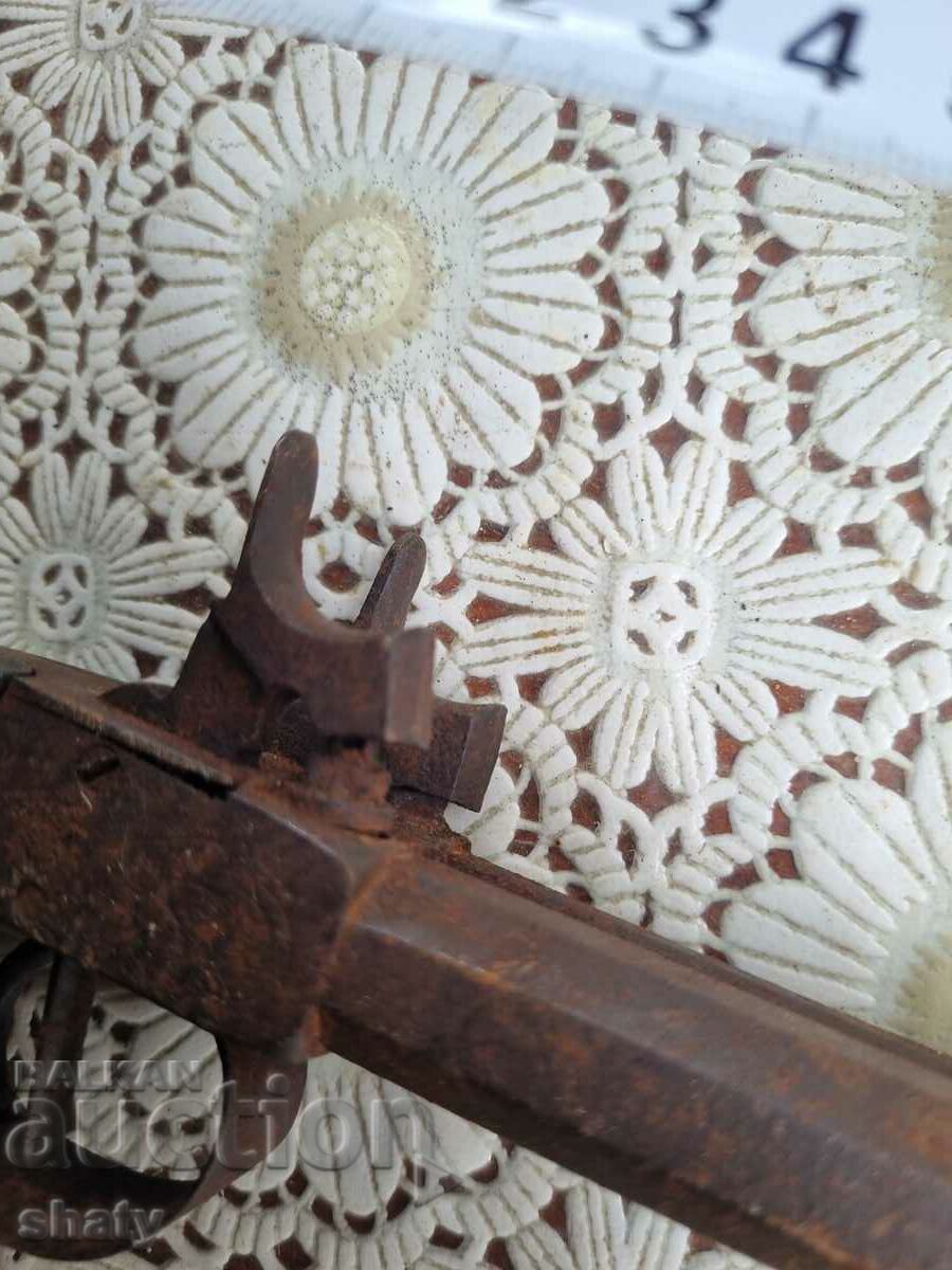 Auction  An old gun