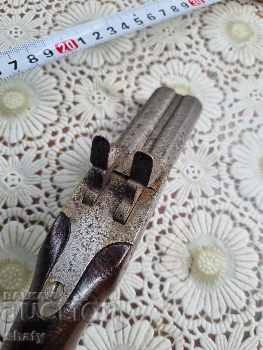 Ένα παλιό όπλο με τιμή 550.00 BGN | € 281.21 Ένα παλιό όπλο με τιμή 550.00 BGN | € 281.21