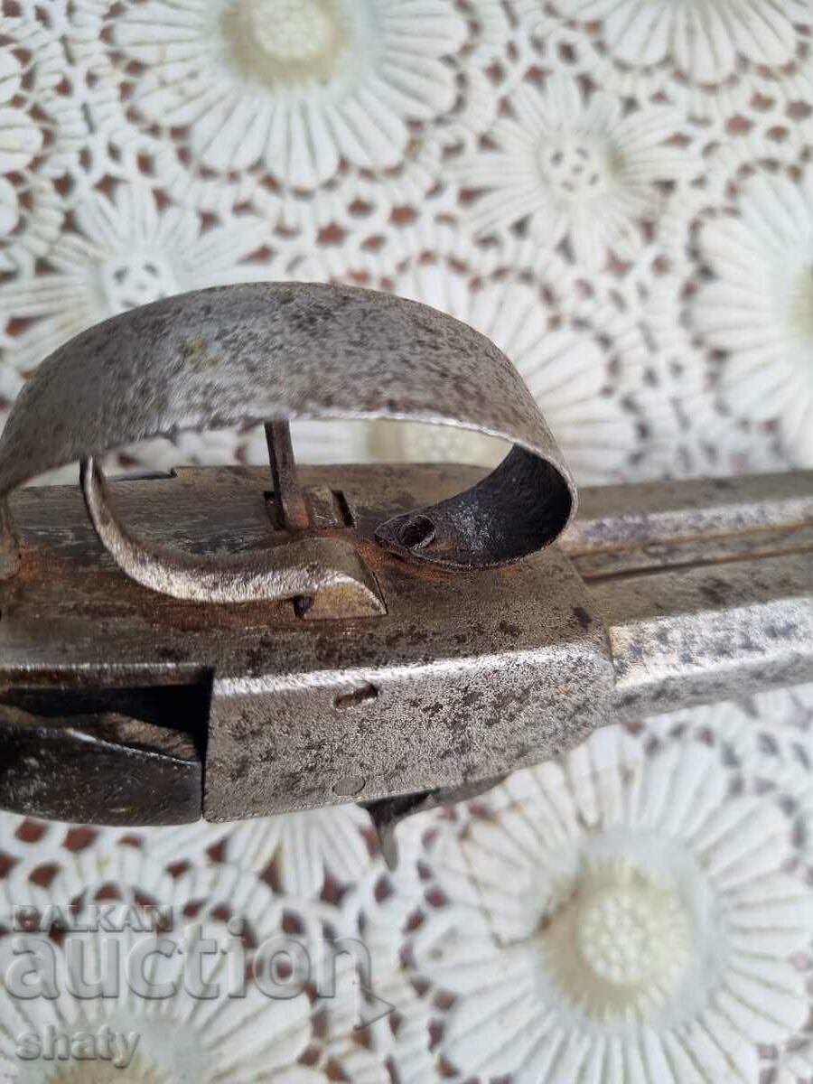 Παράδοση Ένα παλιό όπλο Παράδοση Ένα παλιό όπλο