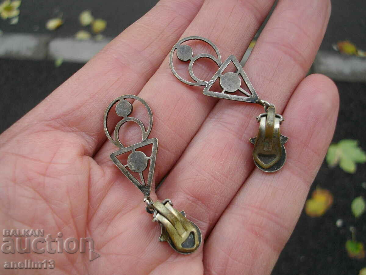 Delivery of OLD SILVER PLATED CLIP EARRINGS