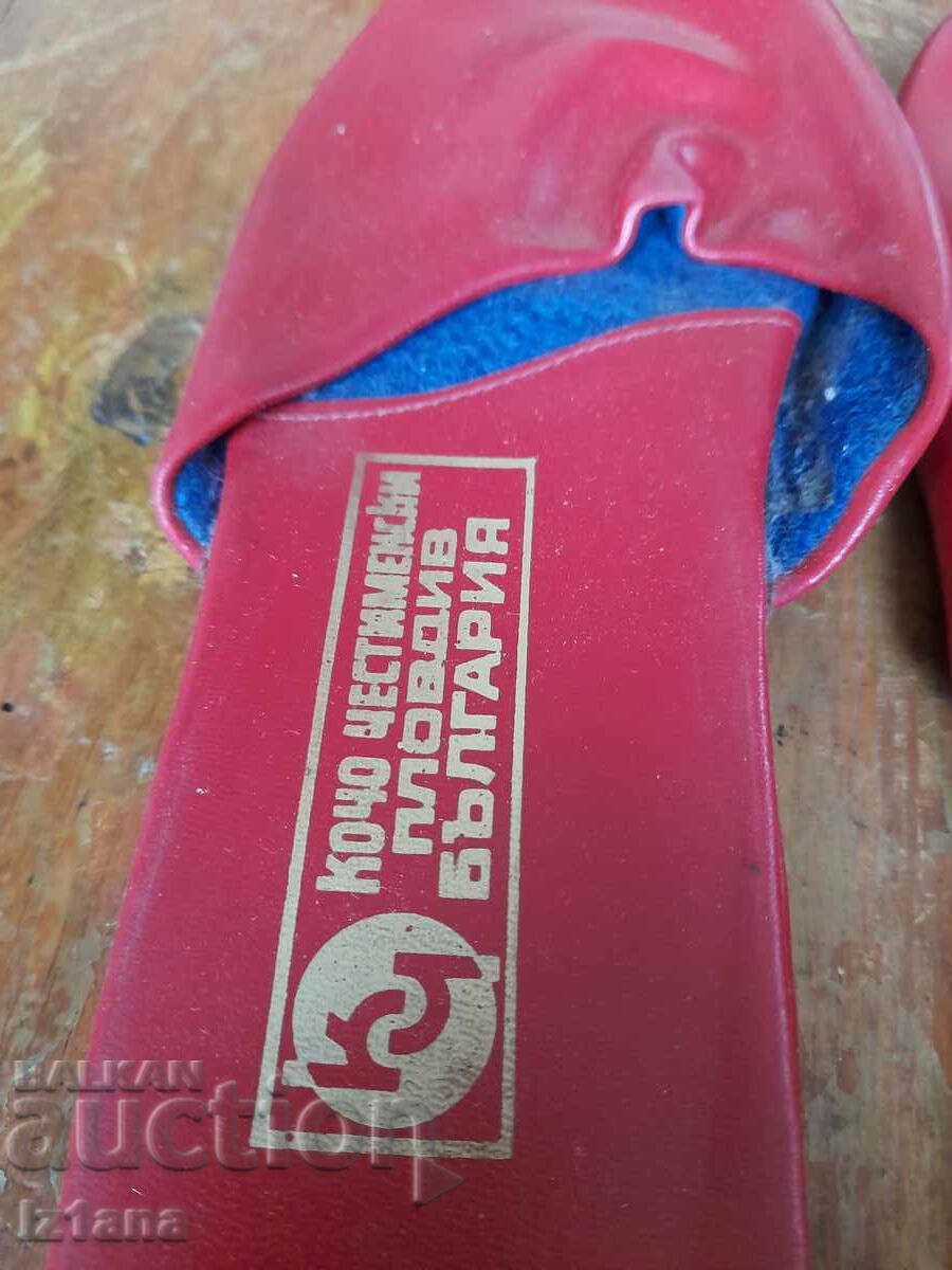 Delivery of Old shoes, slippers