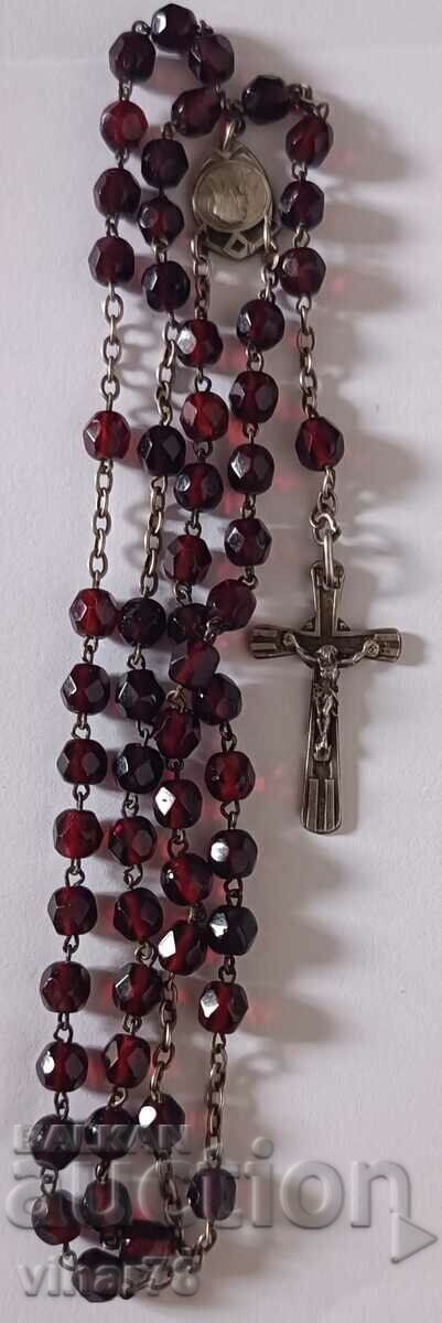 Rozariu vechi cu pietre de granat Rozariu vechi cu pietre de granat