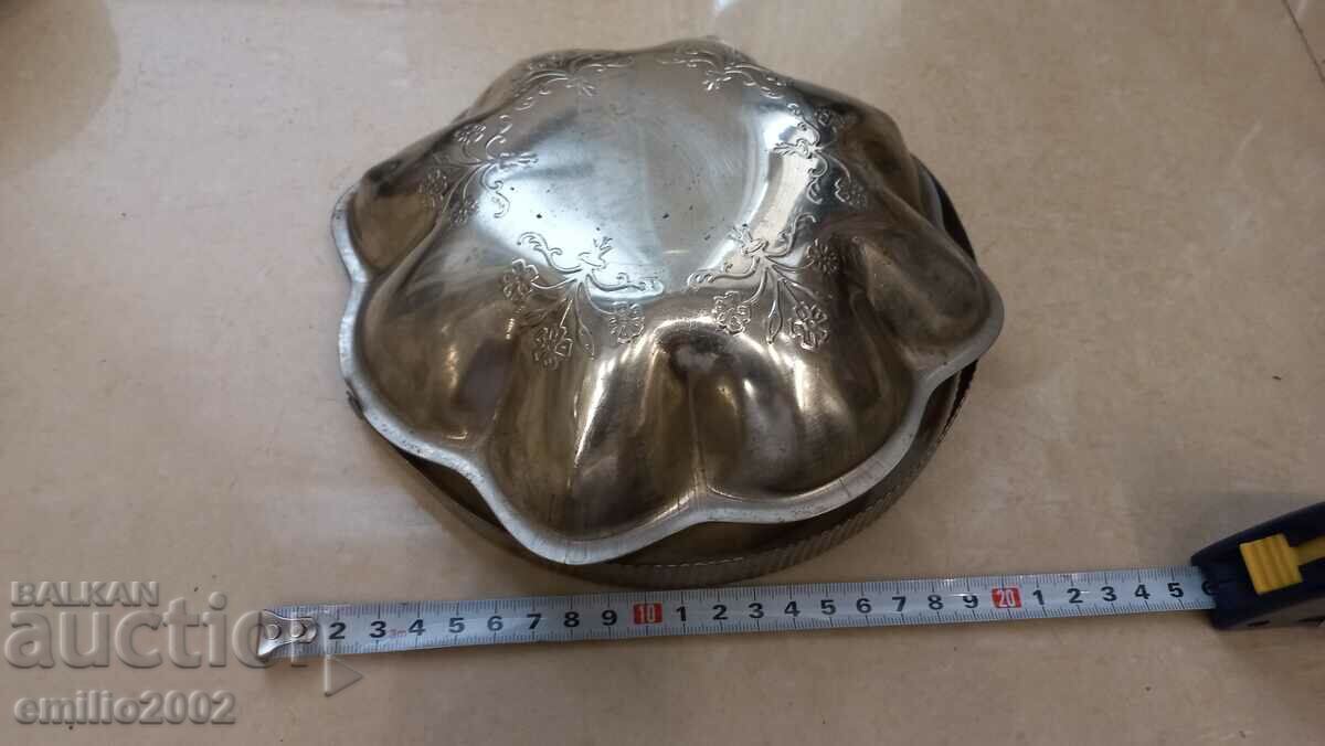 Auction Metal candy box retro social Auction Metal candy box retro social