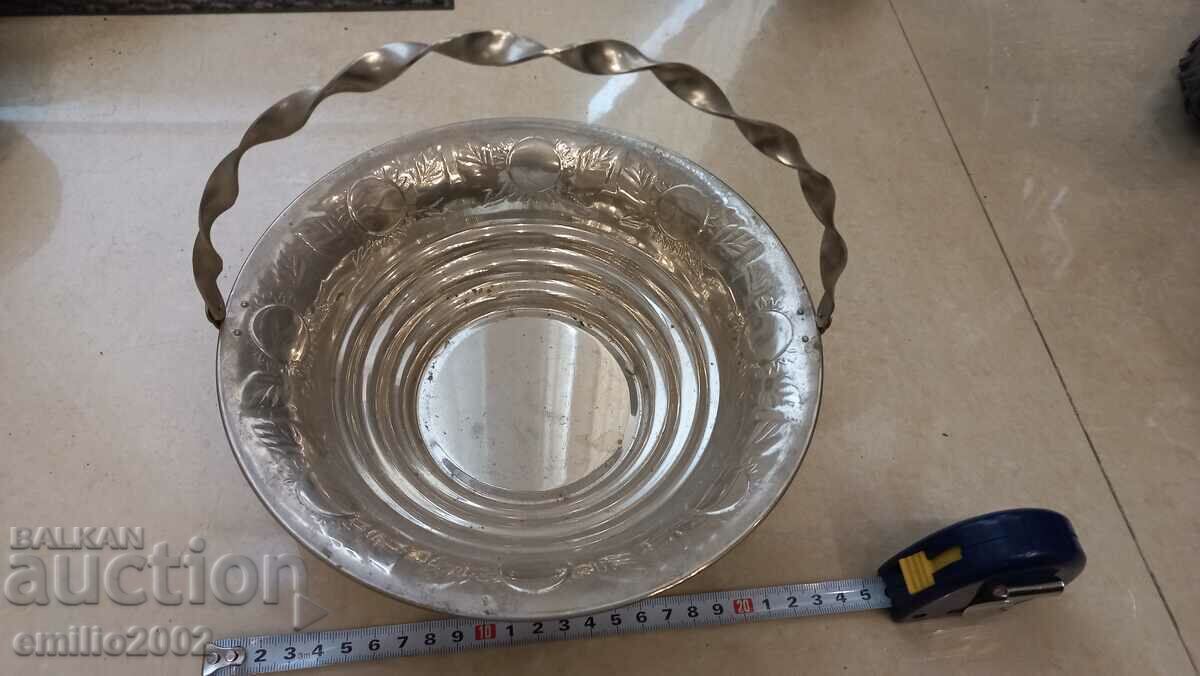 Metal candy box retro social with price 9.00 BGN | € 4.60 Metal candy box retro social with price 9.00 BGN | € 4.60