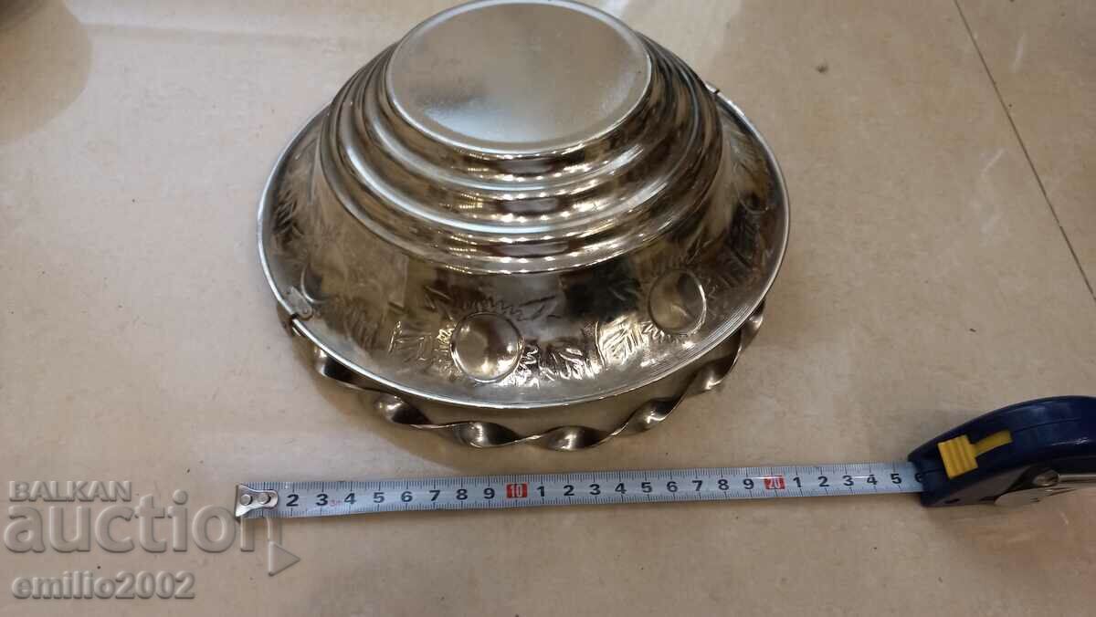 Auction Metal candy box retro social Auction Metal candy box retro social