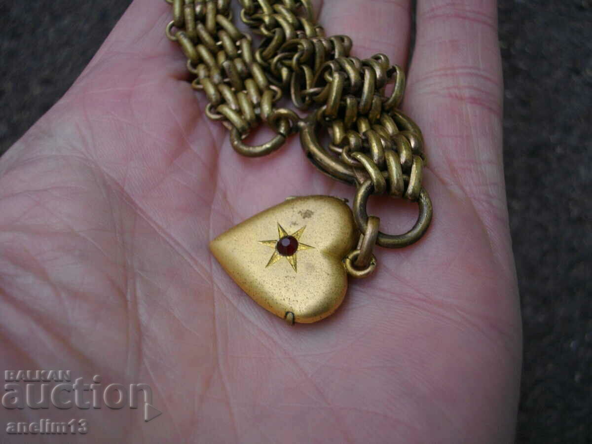 OLD POCKET WATCH CASE WITH PICTURE HEART PENDANT with price 65.00 BGN | € 33.23 OLD POCKET WATCH CASE WITH PICTURE HEART PENDANT with price 65.00 BGN | € 33.23