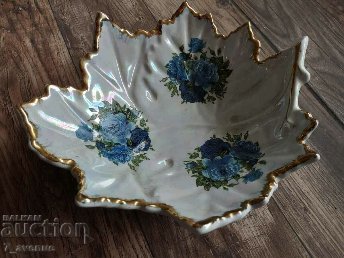 Bol din porțelan, mare, formă: frunză, sigiliu, 20.04.24 cu preț 69.00 BGN | € 35.28 Bol din porțelan, mare, formă: frunză, sigiliu, 20.04.24 cu preț 69.00 BGN | € 35.28