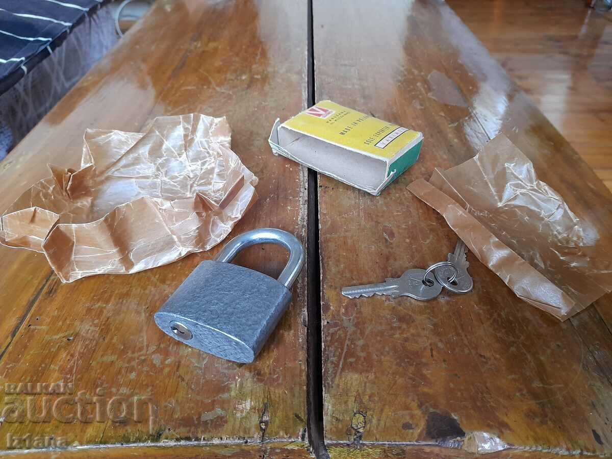 Auction Old Yeti Padlock Auction Old Yeti Padlock