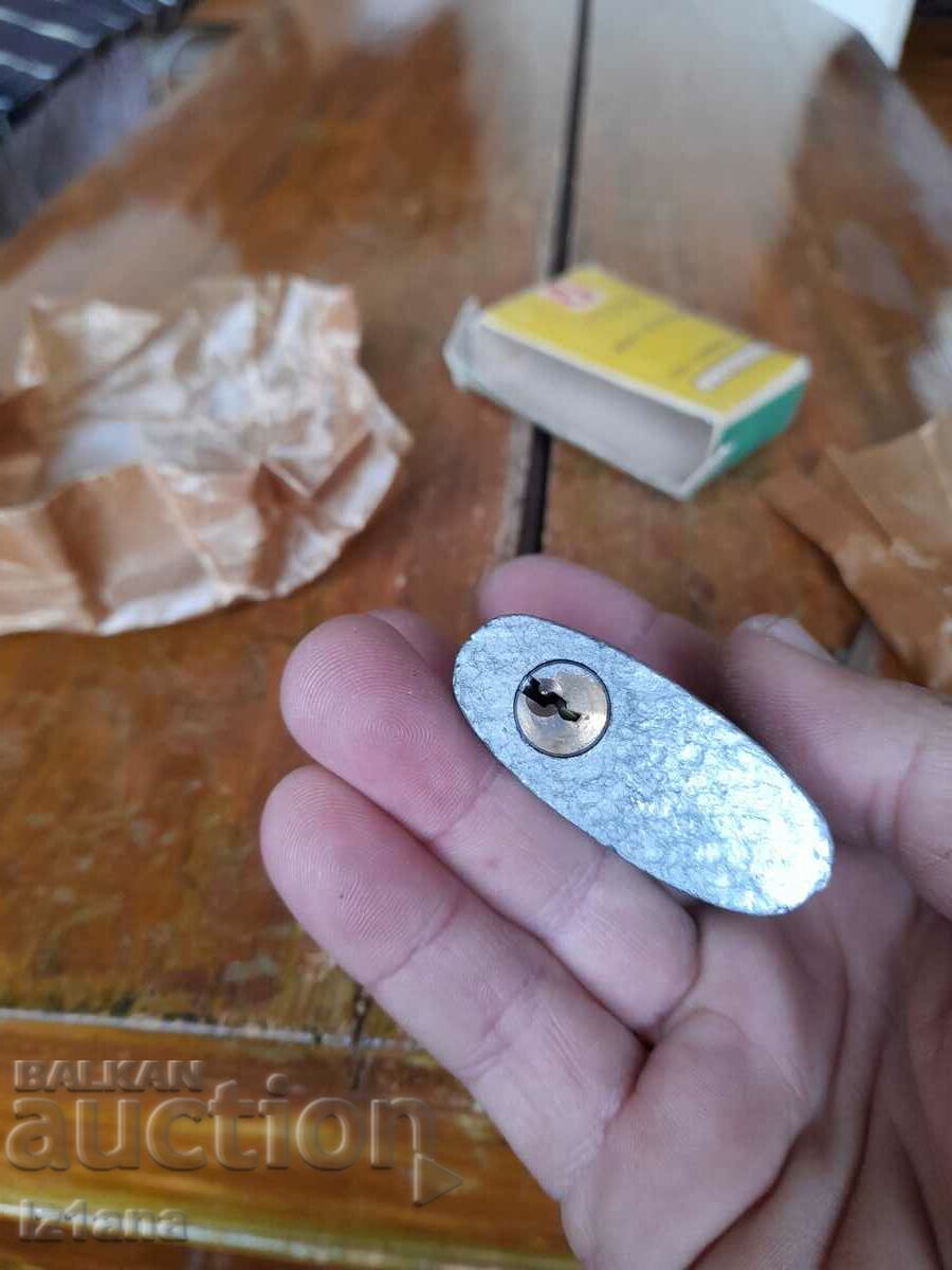 Old Yeti Padlock - 5 Old Yeti Padlock - 5