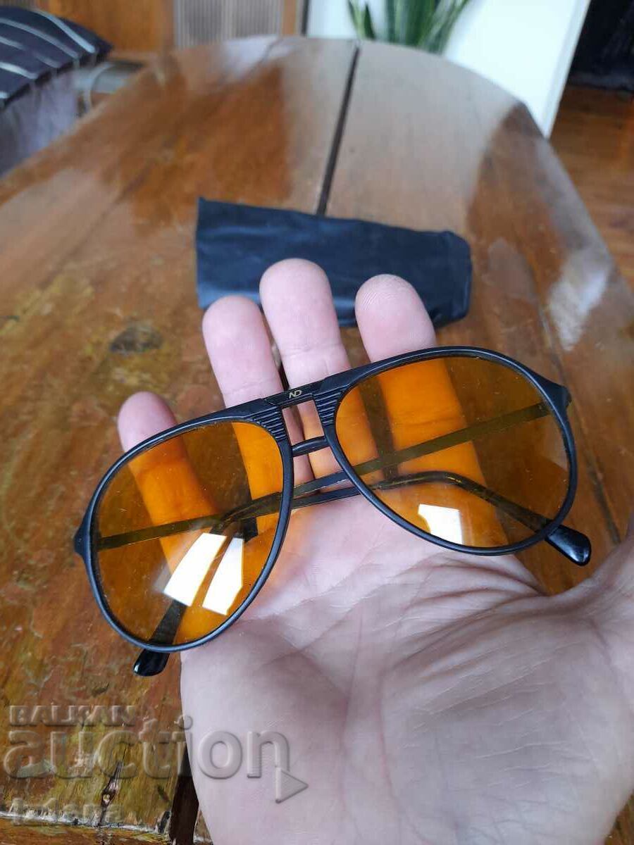 Old sunglasses with price 32.00 BGN | € 16.36 Old sunglasses with price 32.00 BGN | € 16.36