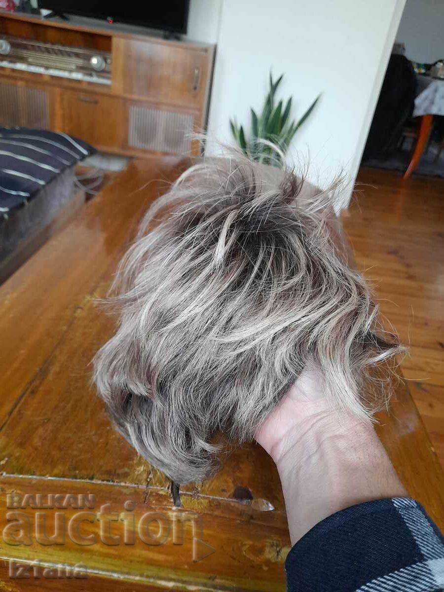 Auction An old wig Auction An old wig