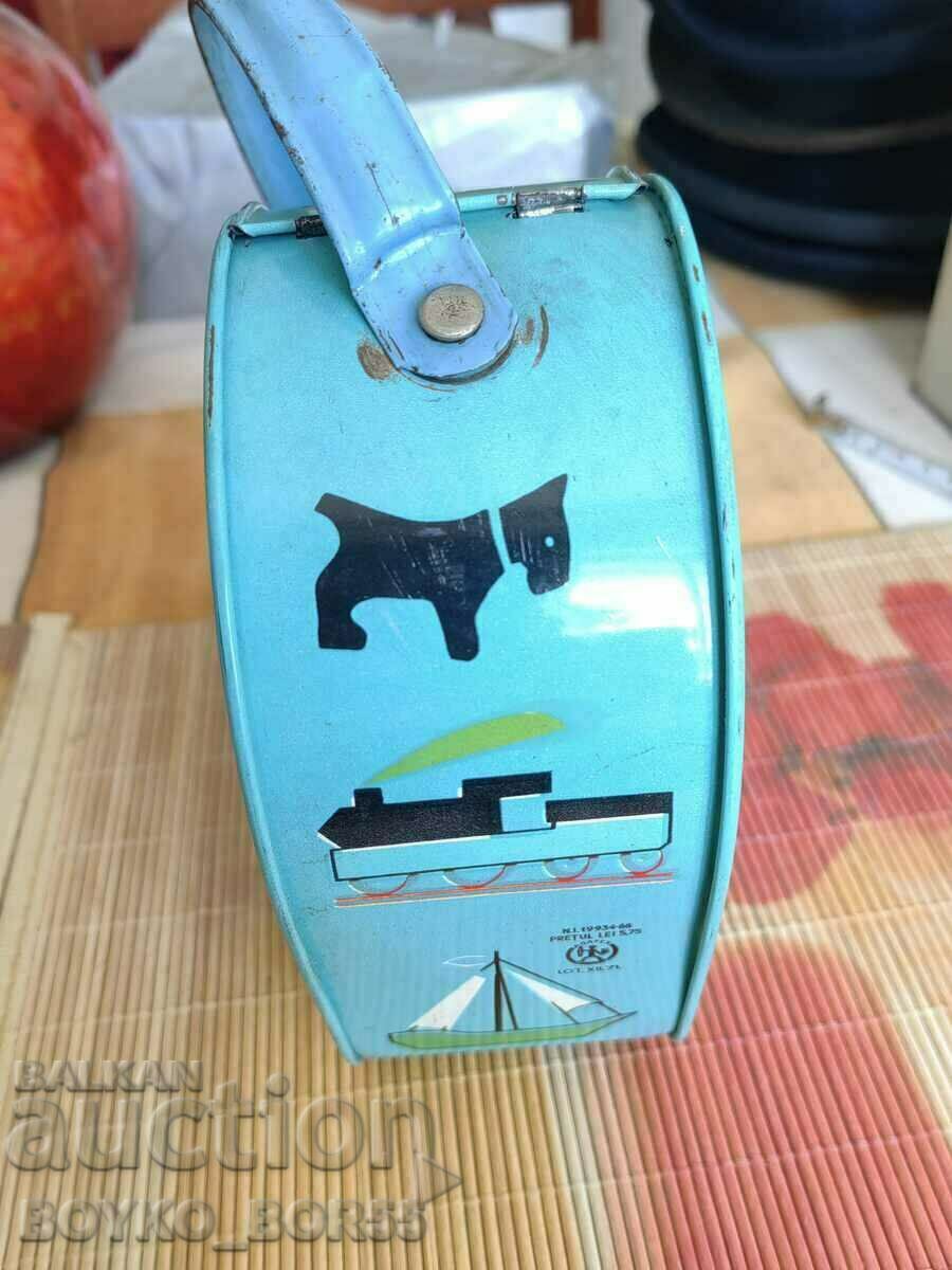 Μεγάλη τσάντα από λευκοσίδηρο Soc για παιδιά της δεκαετίας του 1950 με τιμή 65.00 BGN | € 33.23 Μεγάλη τσάντα από λευκοσίδηρο Soc για παιδιά της δεκαετίας του 1950 με τιμή 65.00 BGN | € 33.23