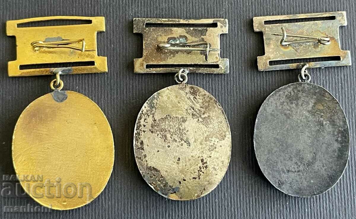 5647 Bulgaria 3 hunting medals Merited deatel NLRS National Hunting with price 120.00 BGN | € 61.36 5647 Bulgaria 3 hunting medals Merited deatel NLRS National Hunting with price 120.00 BGN | € 61.36