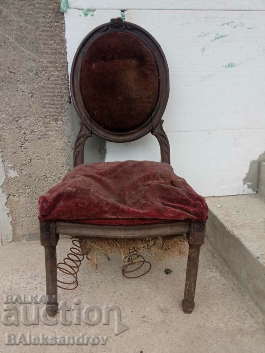 Παλιά καρέκλα, ενδιαφέρον έργο αποκατάστασης