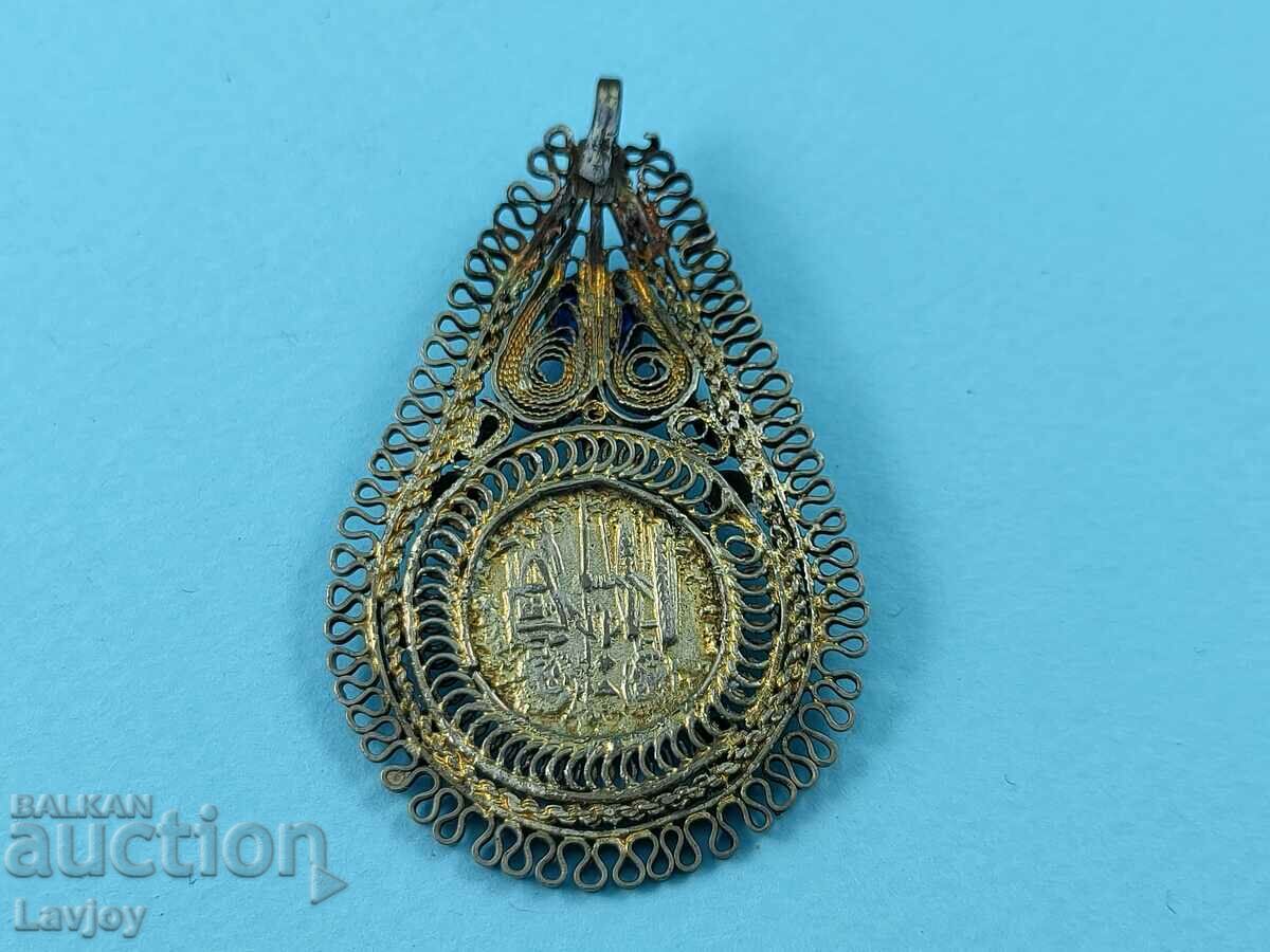 Delivery of Renaissance Jewelry Pendant Delivery of Renaissance Jewelry Pendant