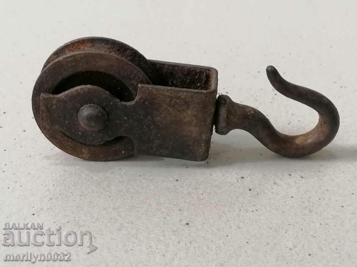 Auction  Old wrought pulley polyspast wrought iron pulley pulley