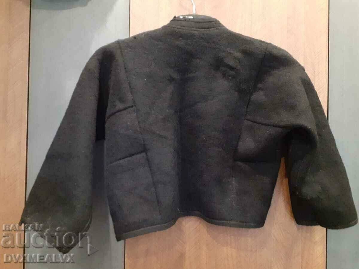 Anteria renascentista pentru barbati, costum, din shayak cu corzi cu preț € 76.69 | 149.99 BGN Anteria renascentista pentru barbati, costum, din shayak cu corzi cu preț € 76.69 | 149.99 BGN