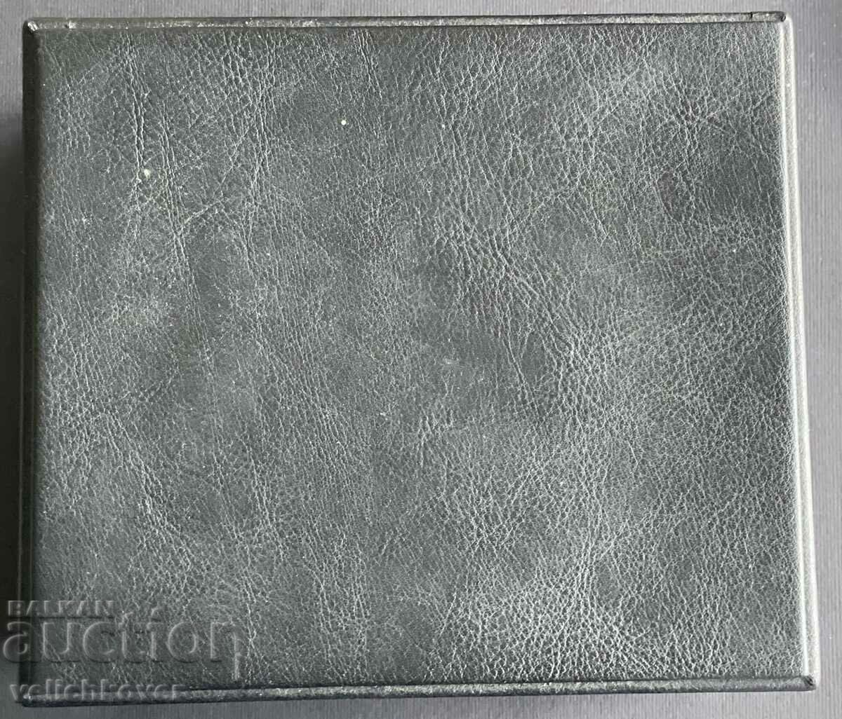 Delivery of 37014 Bulgaria military plaque From the Minister of Defense box