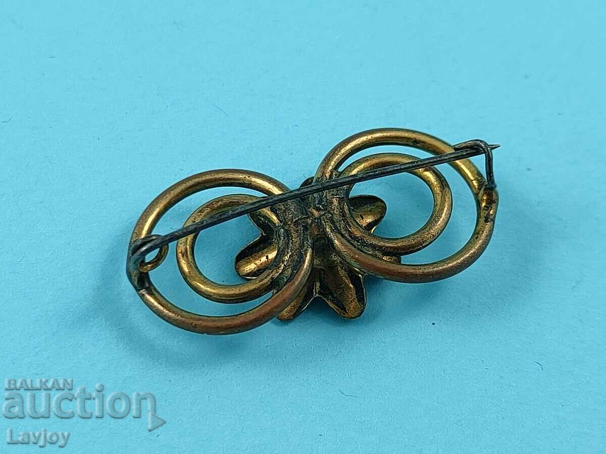 Delivery of Gilt old brooch Delivery of Gilt old brooch