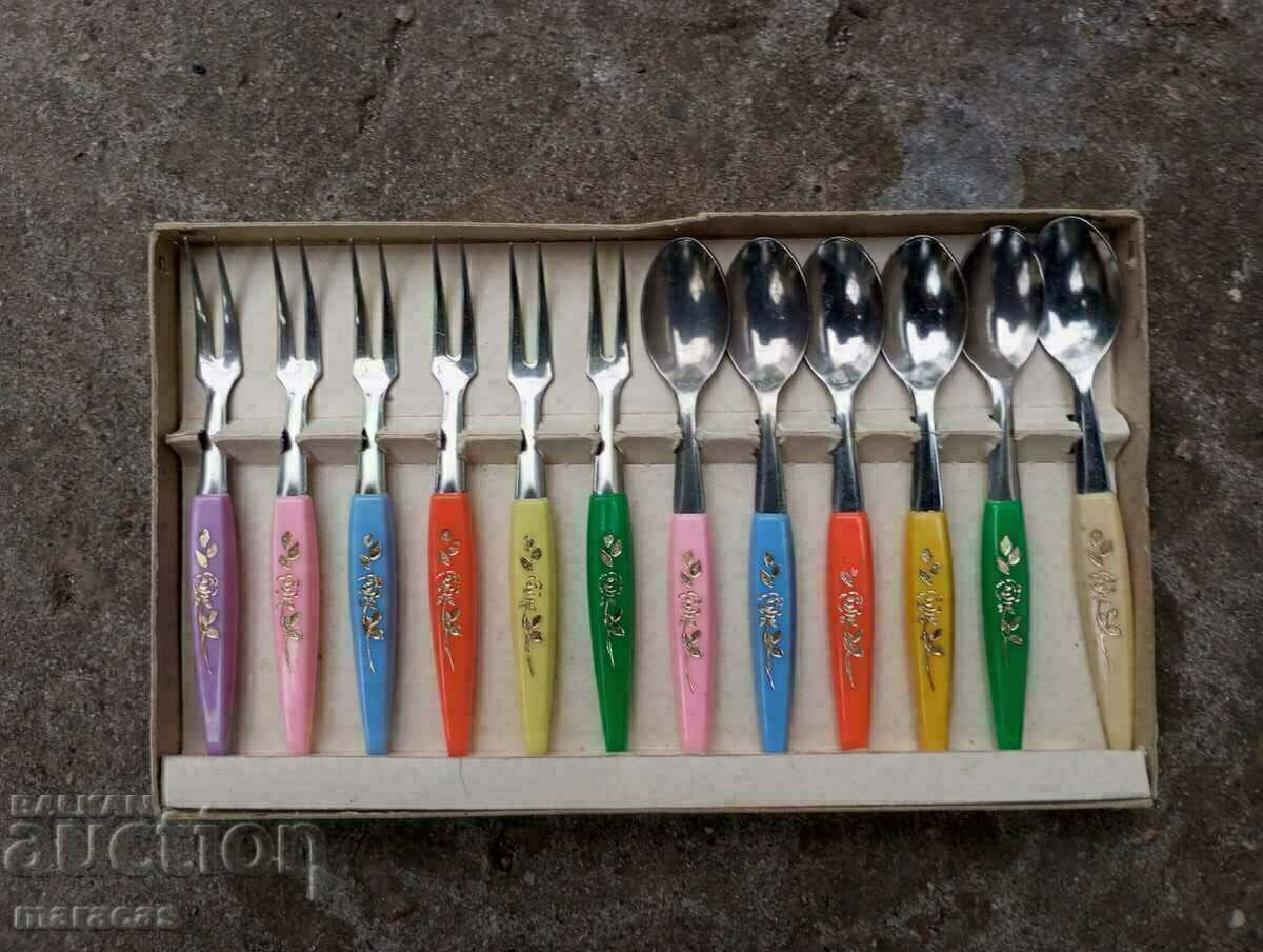 Furculițe și linguri vechi placate cu nichel cu preț € 9.20 | 17.99 BGN
