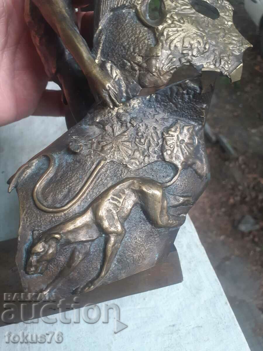 Auction Great bronze sculpture of a warrior figure statuette bronze Auction Great bronze sculpture of a warrior figure statuette bronze