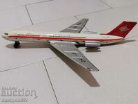 Avion de jucărie din tablă pentru copii Il-62 anii 70 NRB