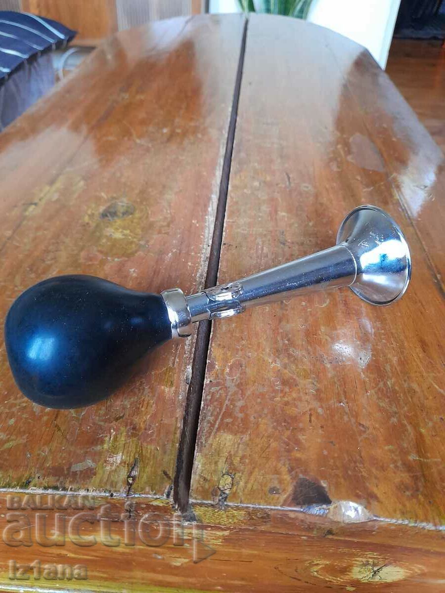 Delivery of Old bicycle horn, wheel