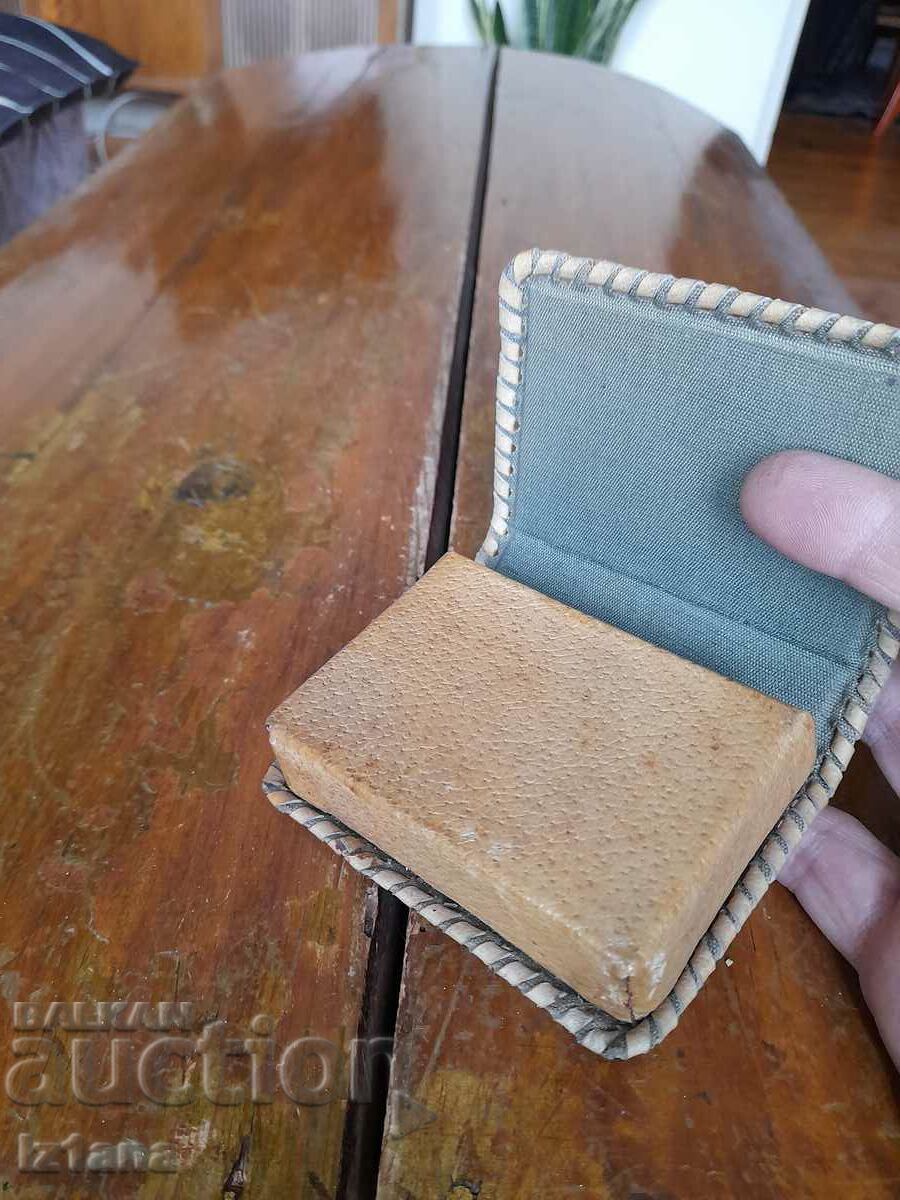 Delivery of Old leather card case