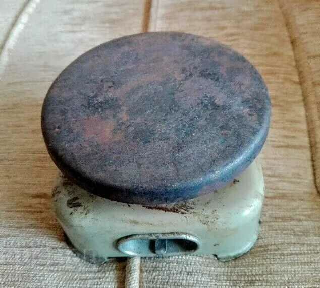 Old small electric stove with price 20.00 BGN | € 10.23 Old small electric stove with price 20.00 BGN | € 10.23