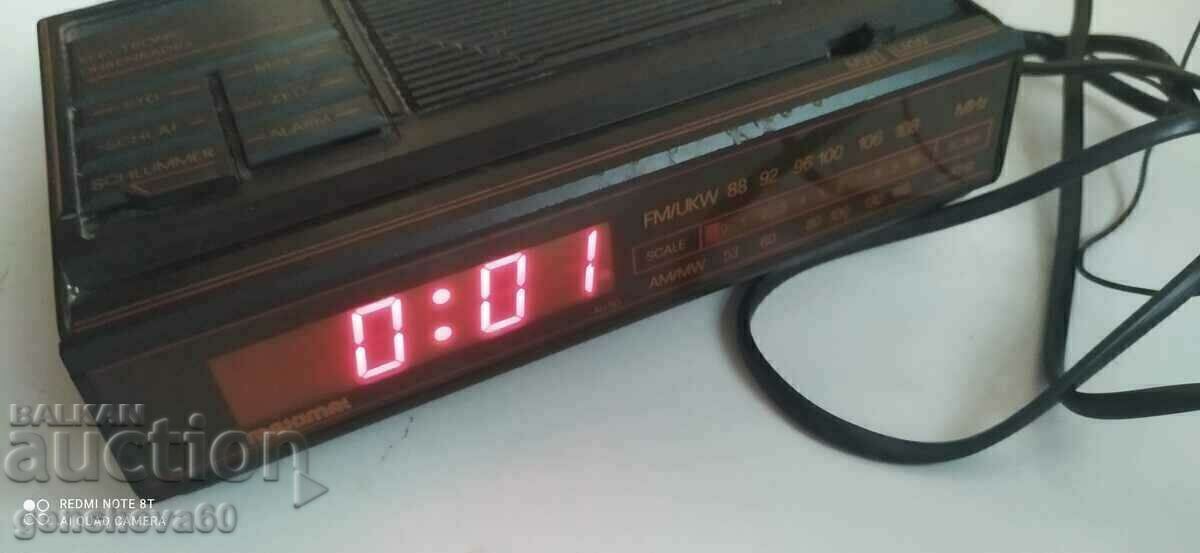 Vechi radio cu ceas MAXIMAL 8688 cu preț € 7.00 | 13.69 BGN