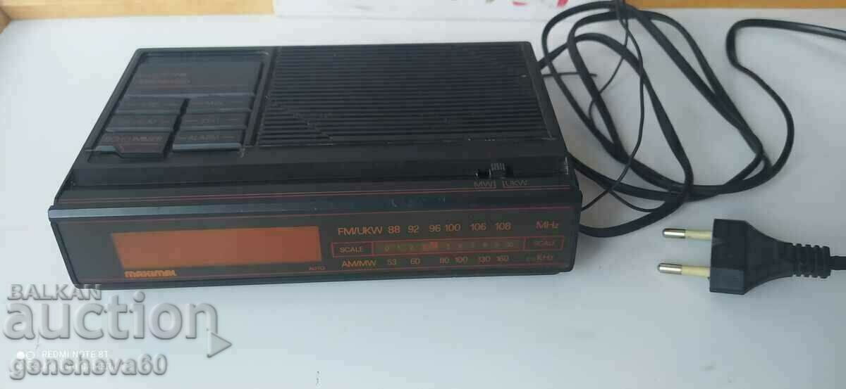 Old Clock Radio MAXIMAL 8688