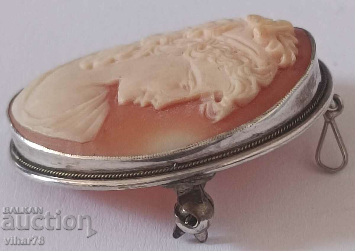 Auction Old silver beautiful cameo brooch Auction Old silver beautiful cameo brooch
