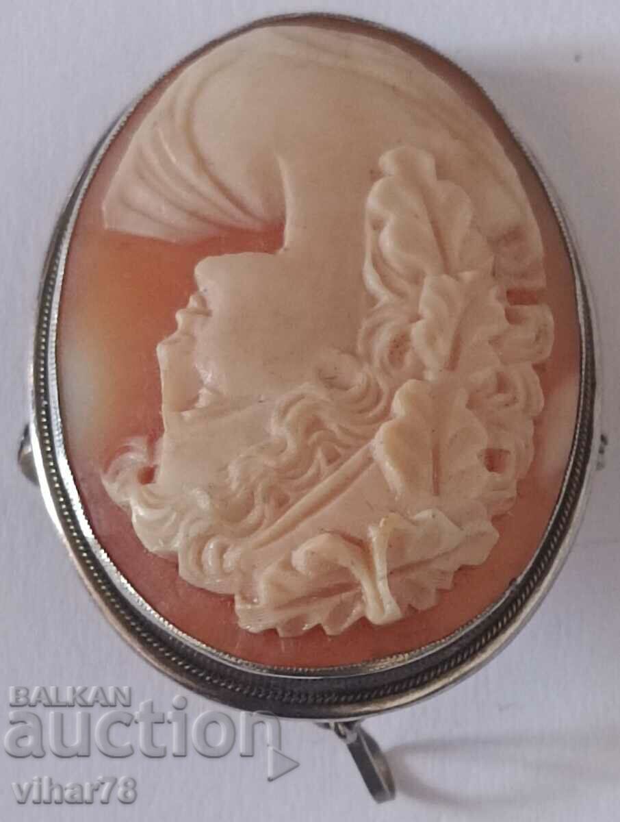 Delivery of Old silver beautiful cameo brooch Delivery of Old silver beautiful cameo brooch