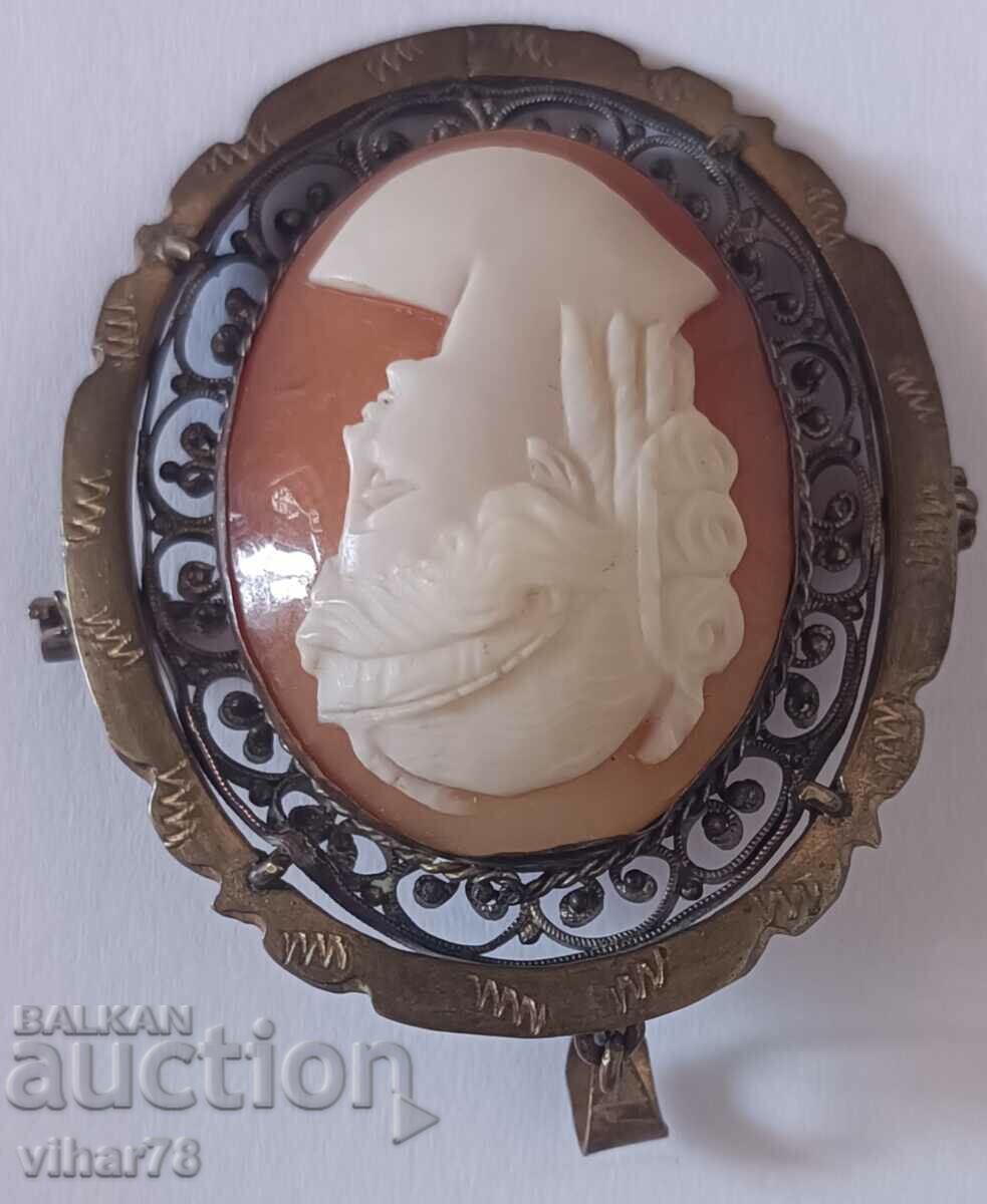 Delivery of Old beautiful cameo brooch