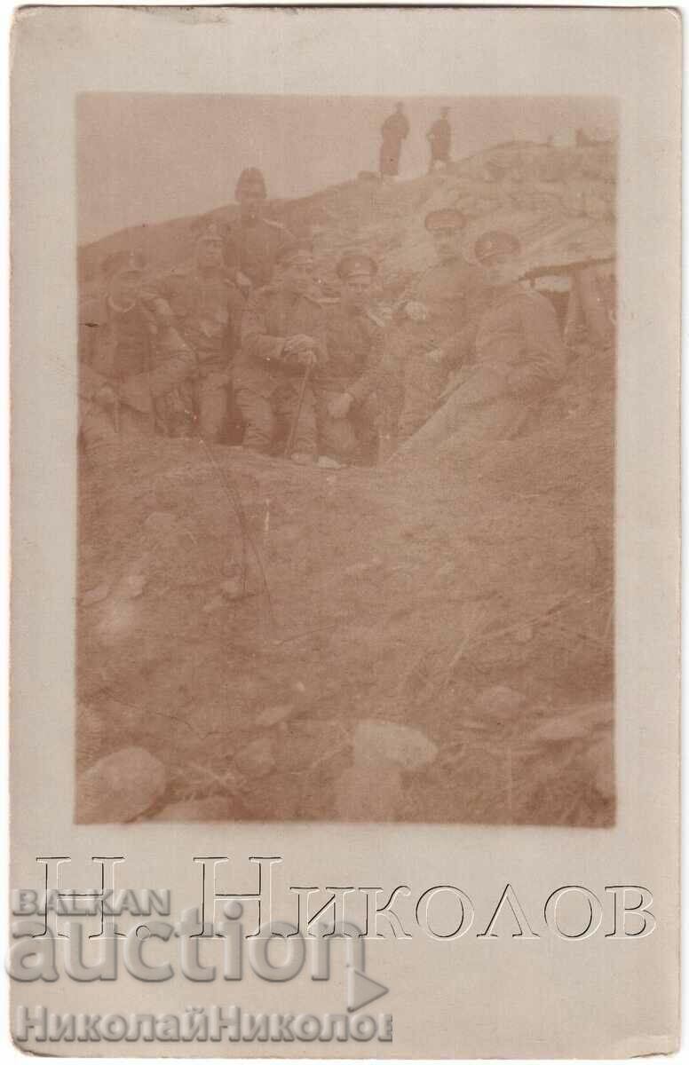 OLD PHOTO PSV MILITARY IN A TRENCH ON THE FRONT G826