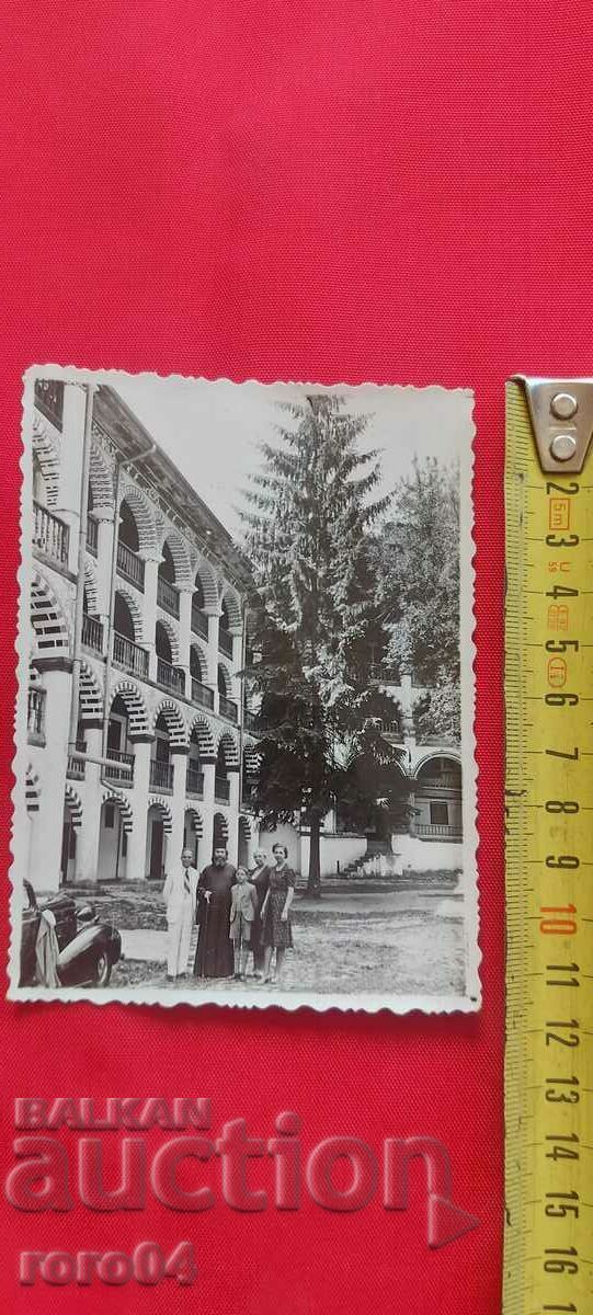 Delivery of PRIEST - MONASTERY - RETRO CAR Delivery of PRIEST - MONASTERY - RETRO CAR