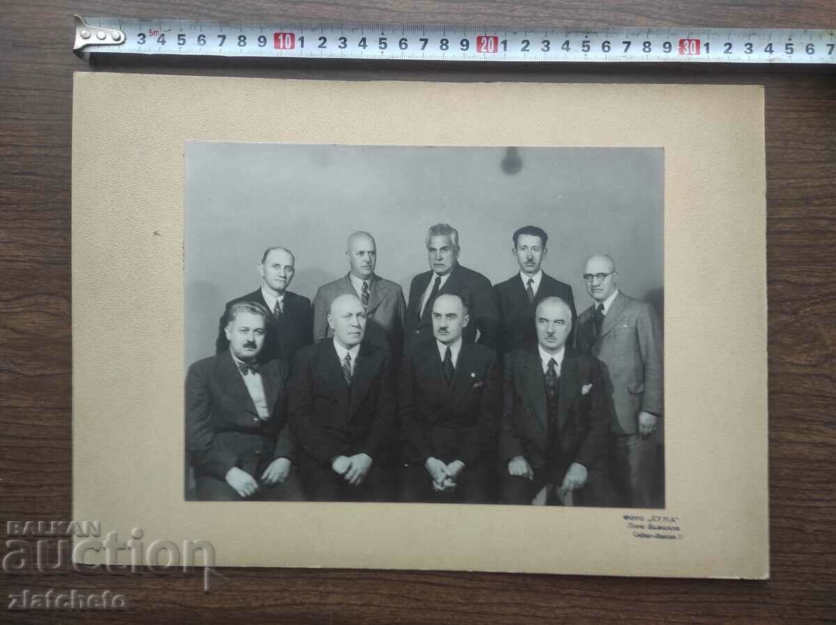 picture cardboard - Orphan Wanderer as head of Bul.Radio with price 200.00 BGN | € 102.26 picture cardboard - Orphan Wanderer as head of Bul.Radio with price 200.00 BGN | € 102.26